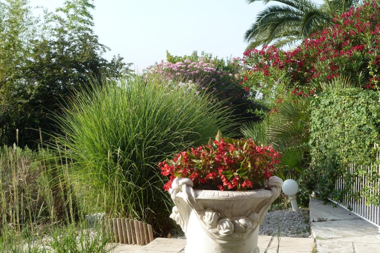 Les Cigalous Bed & Breakfast Restinclieres Exterior foto