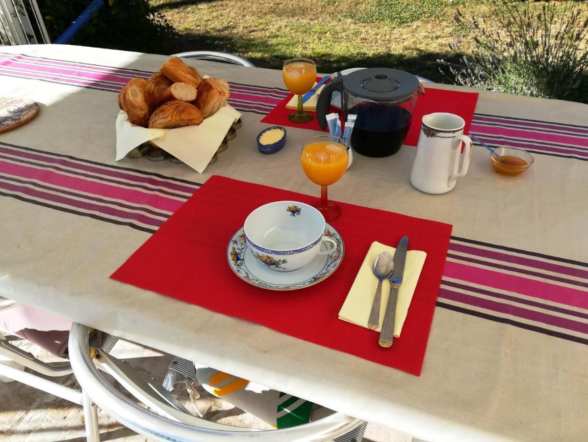Les Cigalous Bed & Breakfast Restinclieres Exterior foto